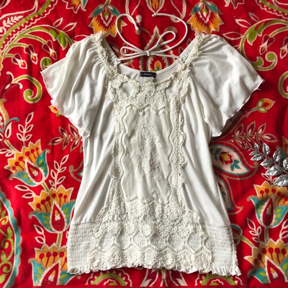 Francesca's Collections Tops - 💌 Crochet Detail Blouse